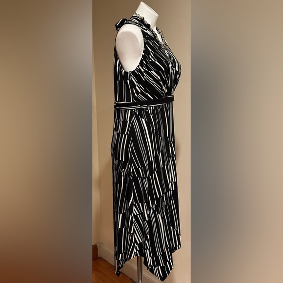 Donna Ricco NY Black & White Lines Halter Top Zip In Back SZ 14W Great Condition - Picture 5 of 14